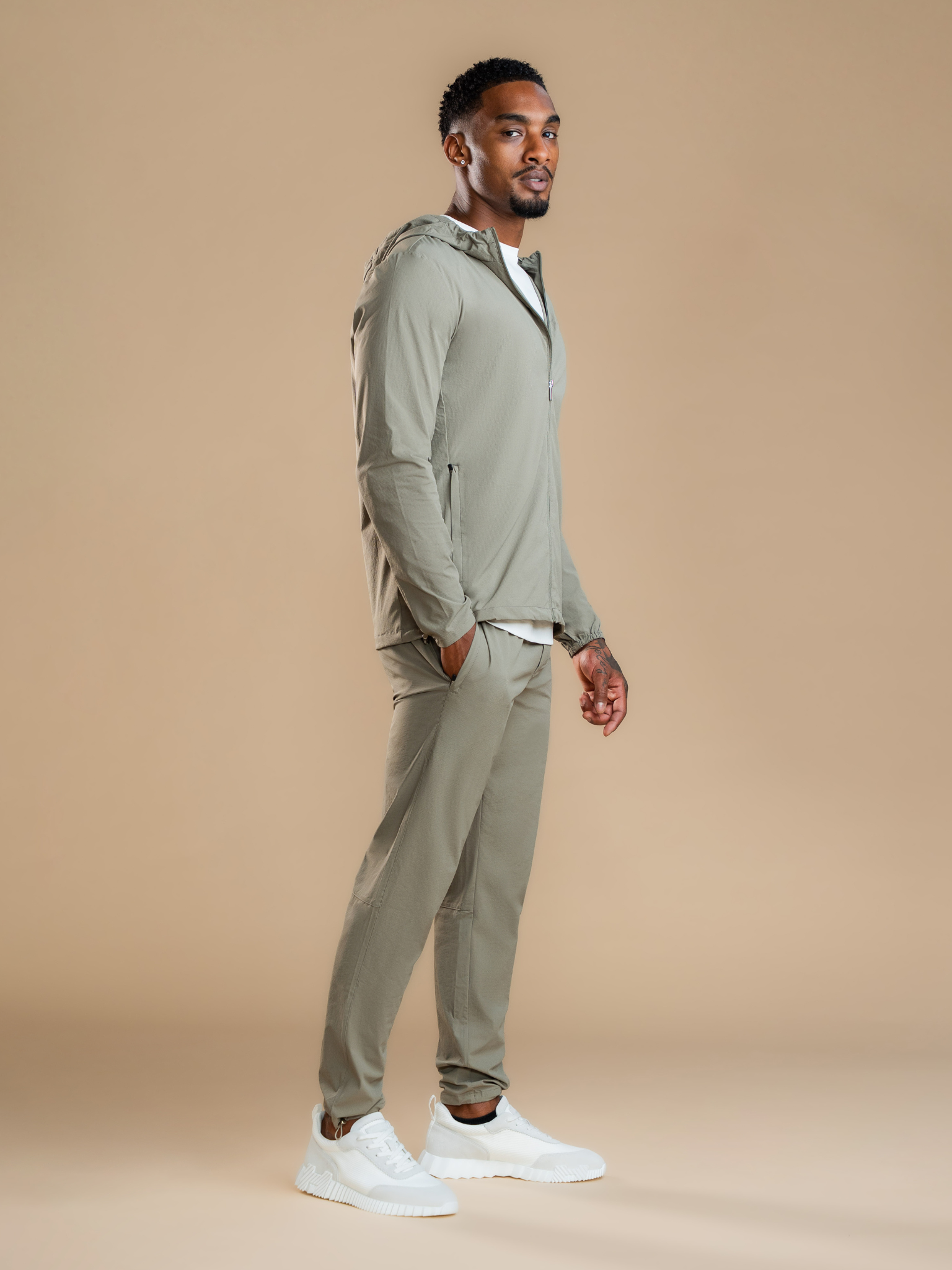 Tech Windbreaker - Olive